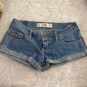 Hollitser 2000s low-rise jean shorts